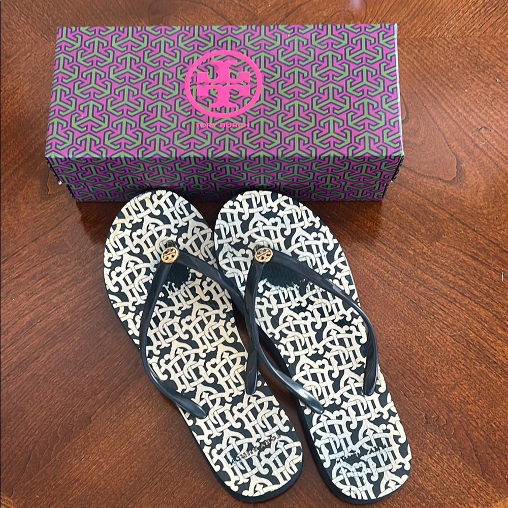 Tory Burch “Buddy Logo” Flip Flops (Size 8)